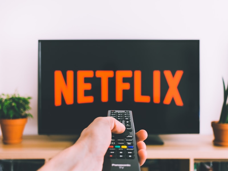 Non sai cosa guardare stasera? Ecco le migliori serie TV 2025